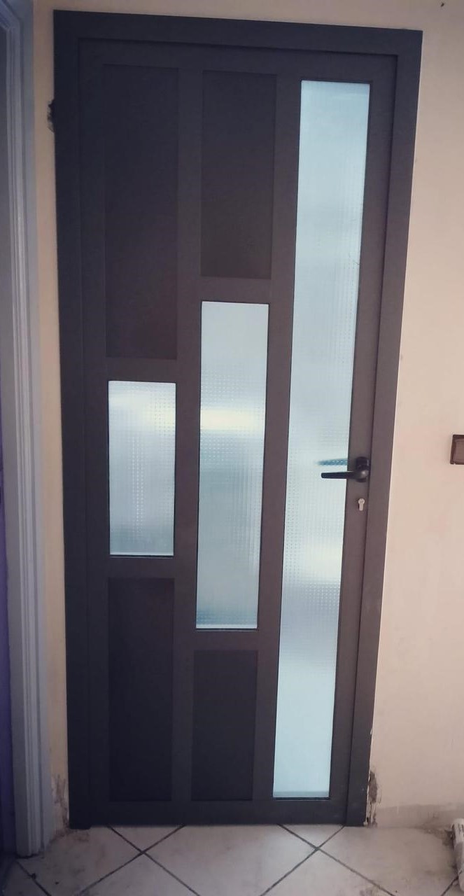Porte en aluminium moderne